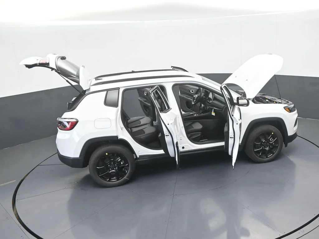 New 2026 Bright White Clear-Coat Exterior Paint Jeep Latitude image 61