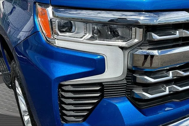 Used 2022 Blue Chevrolet LTZ image 33