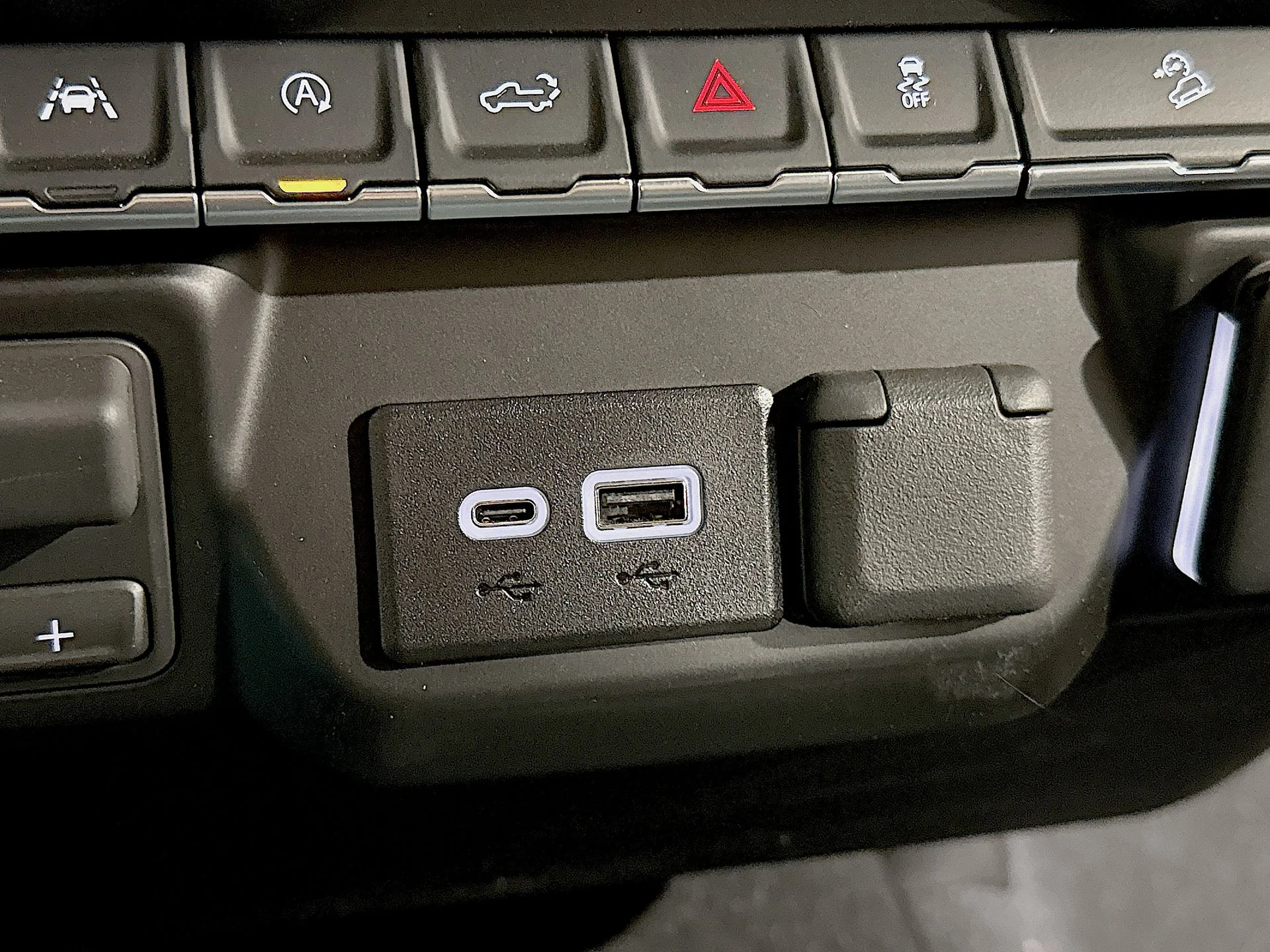 New 2026 Onyx Black GMC Pro image 32