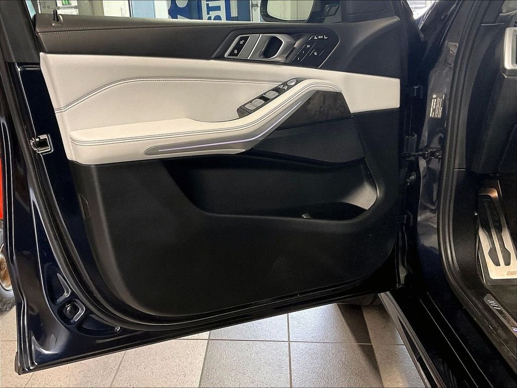 Used 2023 Black BMW xDrive40i image 9