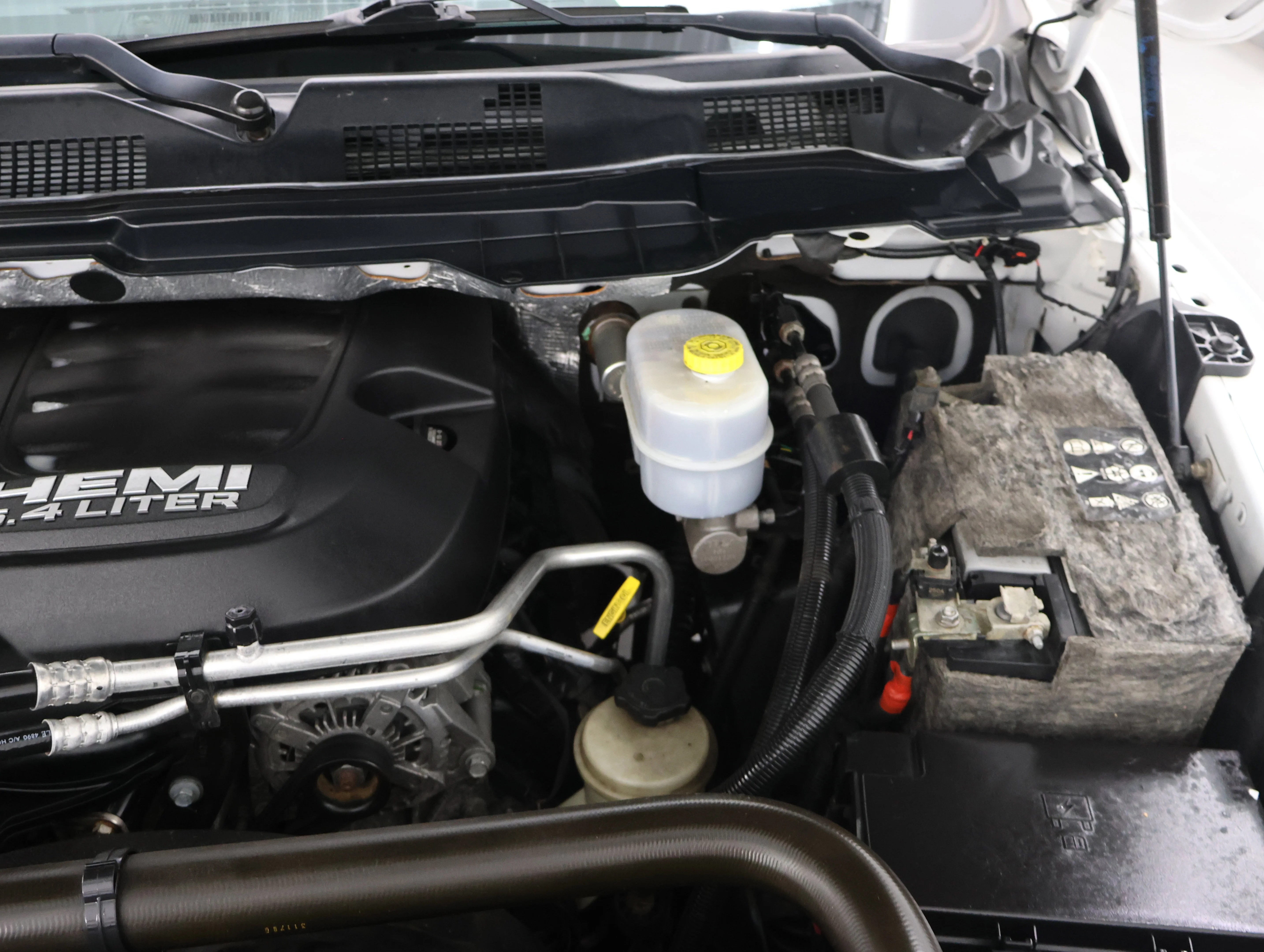 Used 2018 Bright White Clearcoat Ram Big Horn image 17