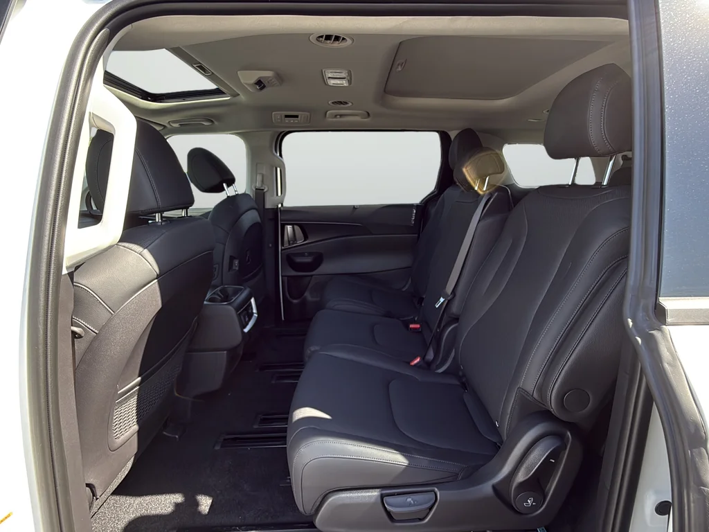 New 2026 Snow White Pearl Kia SX Prestige image 13