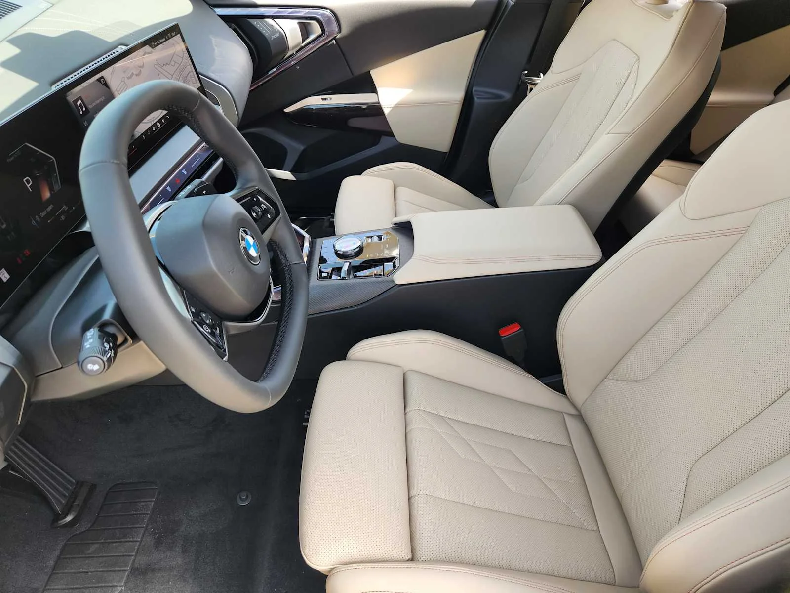 New 2026 Mineral White Metallic BMW 30 xDrive image 4