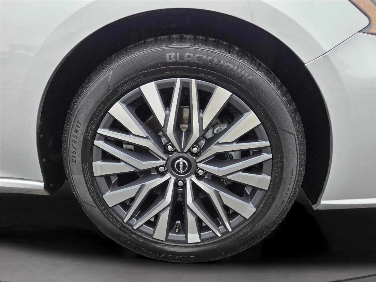 Used 2023 Brilliant Silver Metallic Nissan 2.5 SV image 34