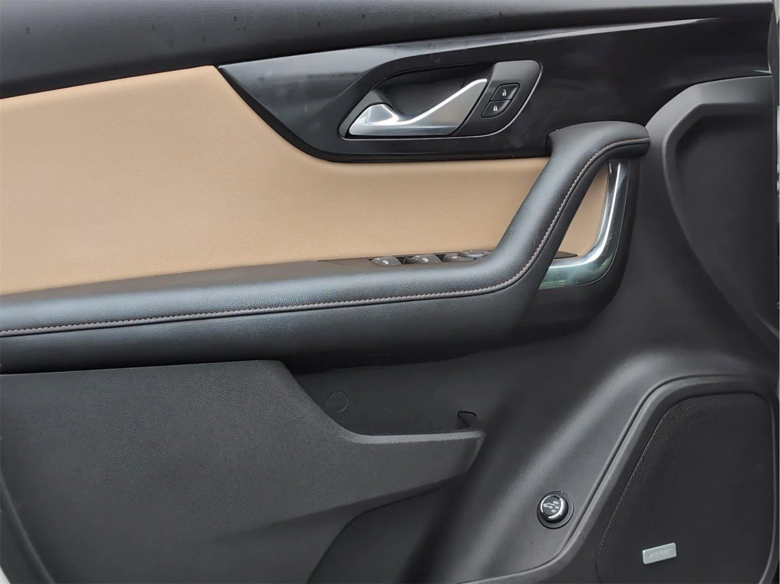 Used 2024 Iridescent Pearl Tricoat Chevrolet Premier image 15