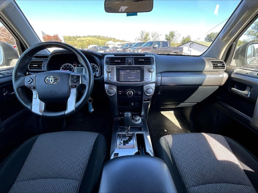Used 2019 Midnight Black Metallic Toyota SR5 image 10