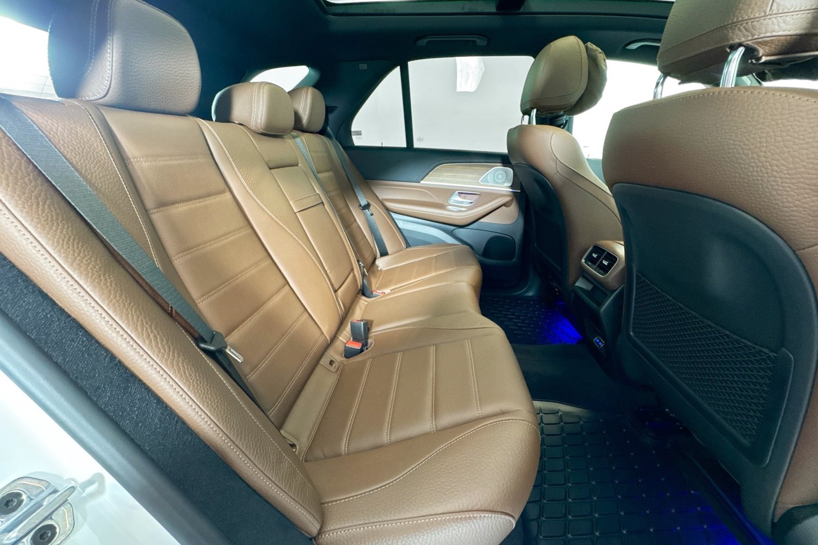New 2026 MANUFAKTUR Moonlight White Metallic Mercedes-Benz GLE 450 image 25