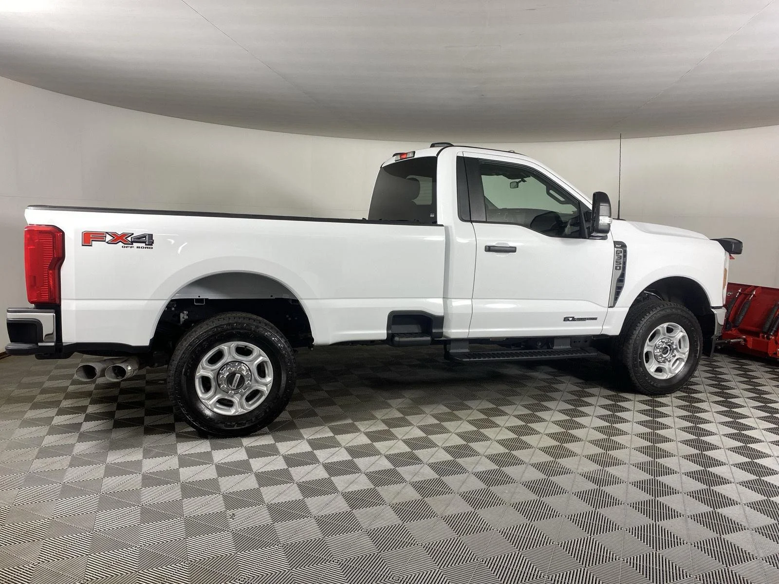 Used 2025 Oxford White Ford XLT image 12