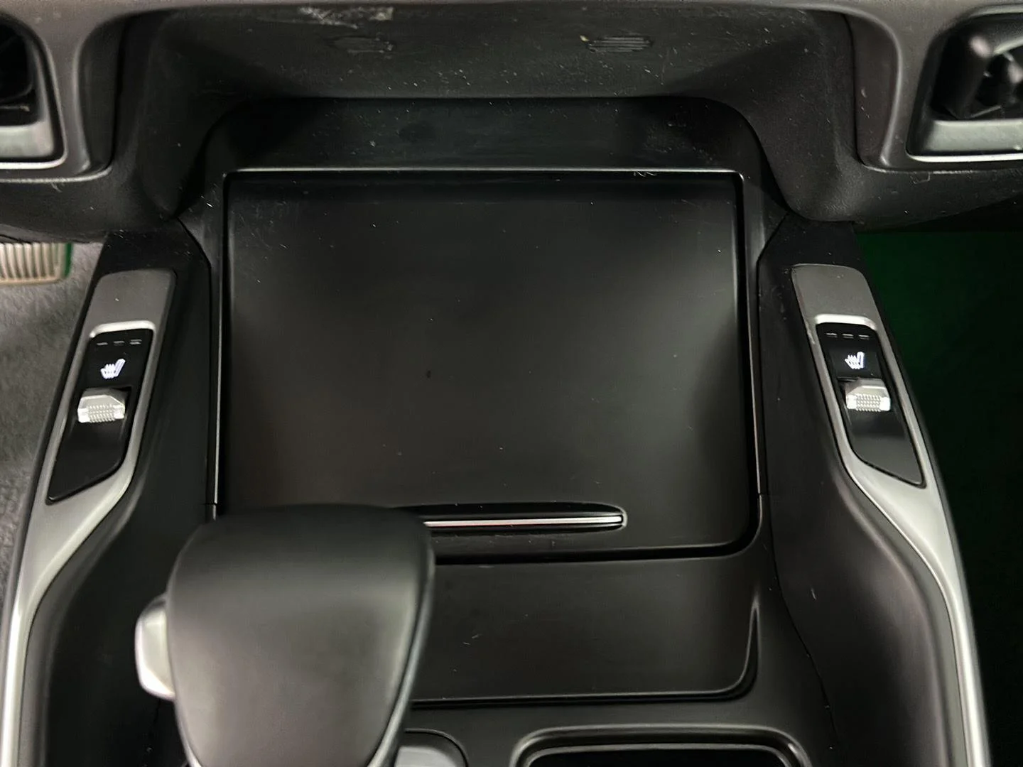 Used 2022 Glacial White Pearl Kia  image 34