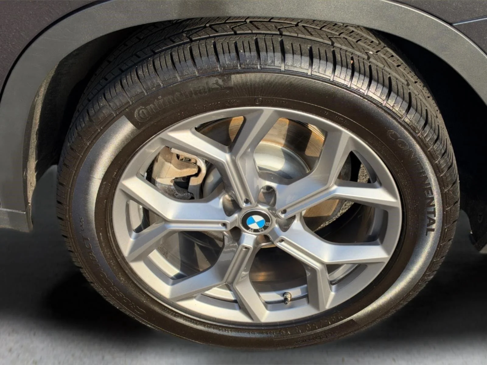 Used 2024 Dark Graphite Metallic BMW xDrive30i image 13