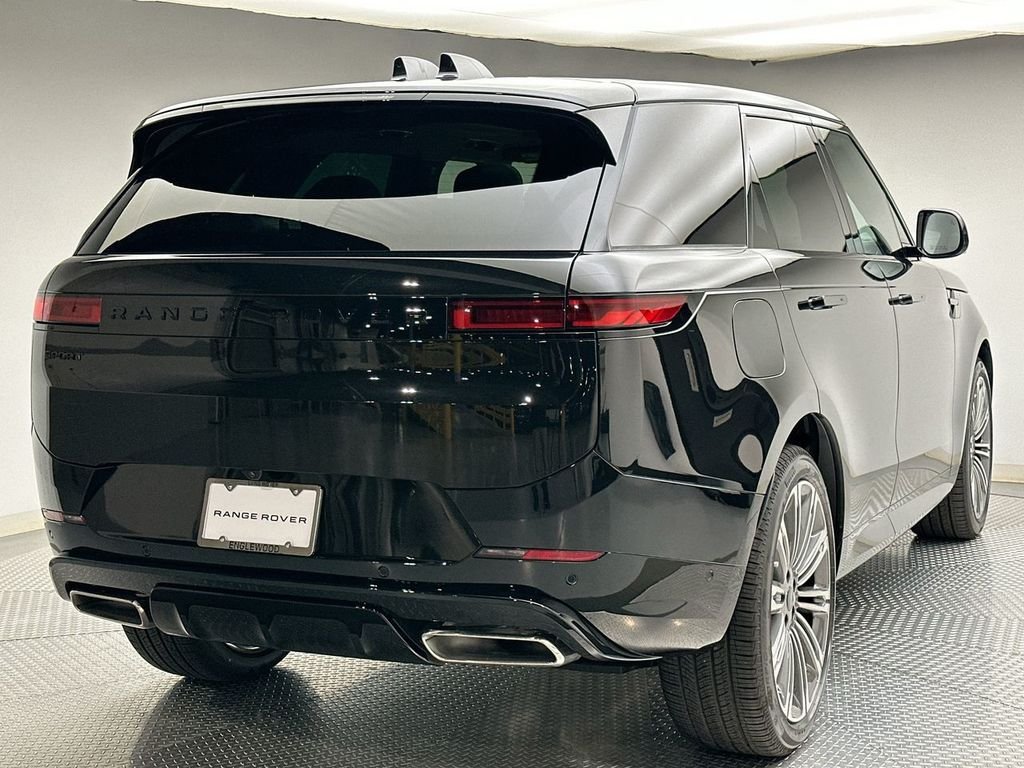 New 2026 Santorini Black Land Rover Dynamic SE image 3