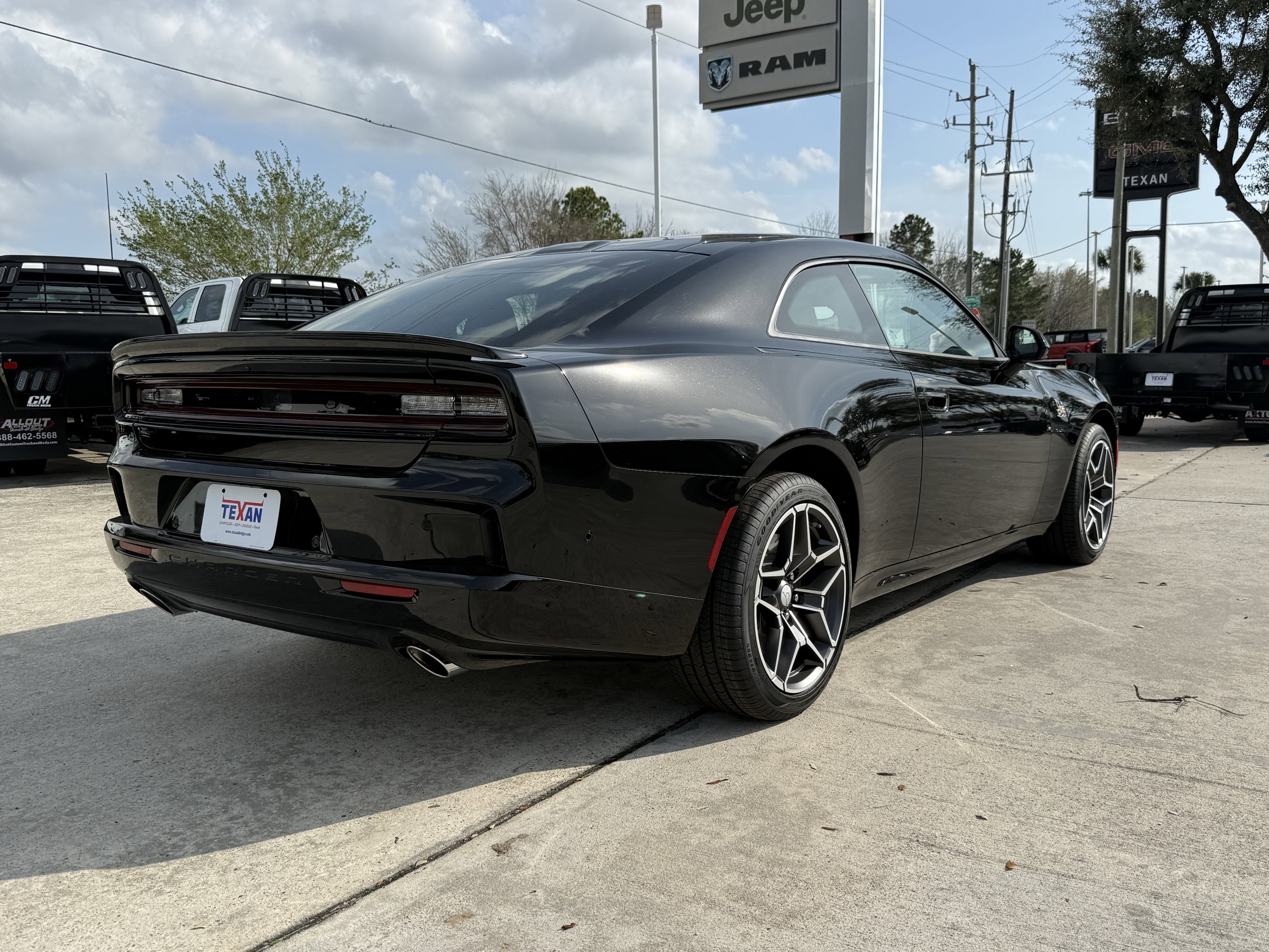 New 2026 Diamond Black Crystal Pearlcoat Dodge Scat Pack image 4