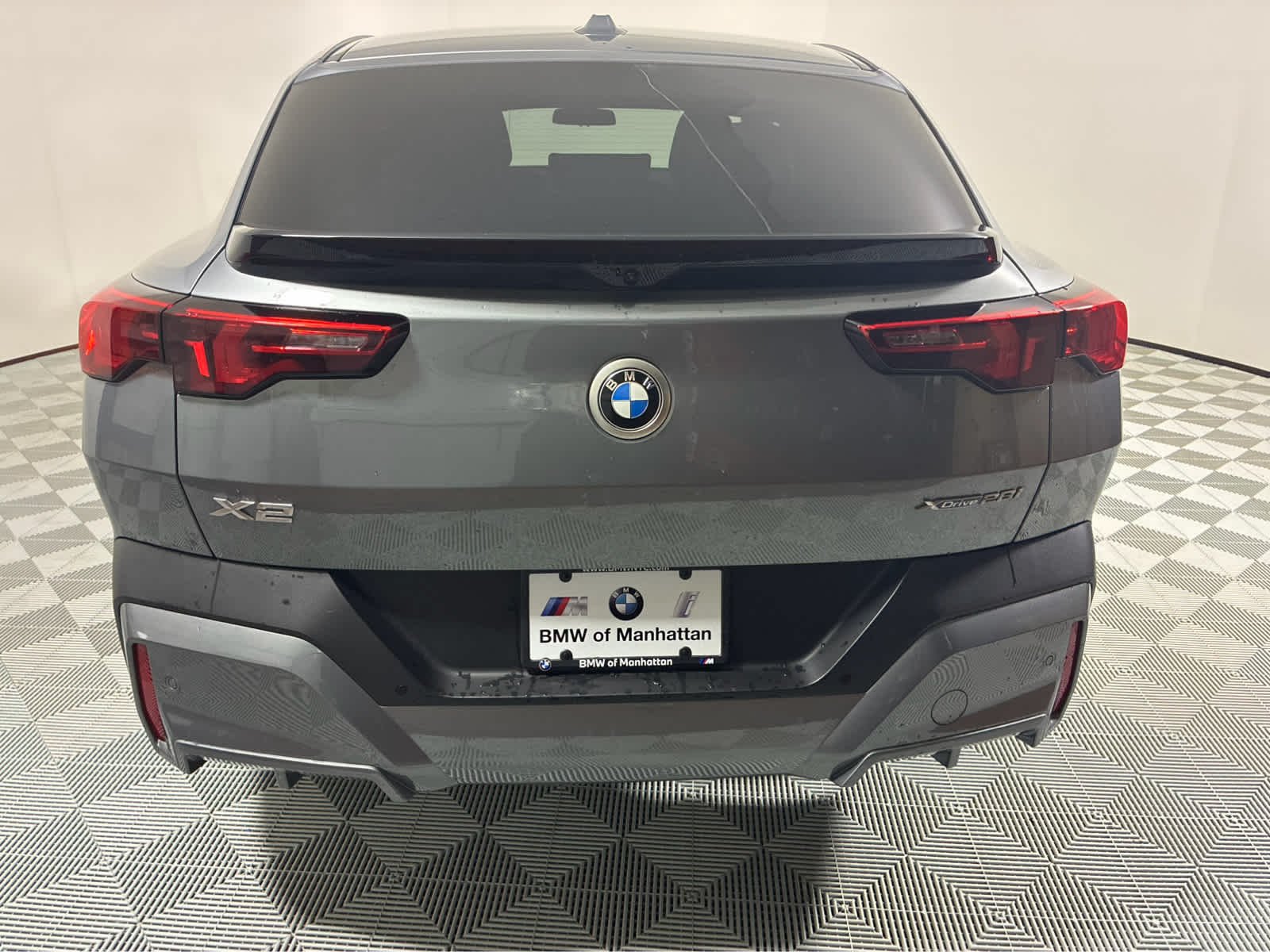 Used 2026 Skyscraper Grey Metallic BMW xDrive28i image 3