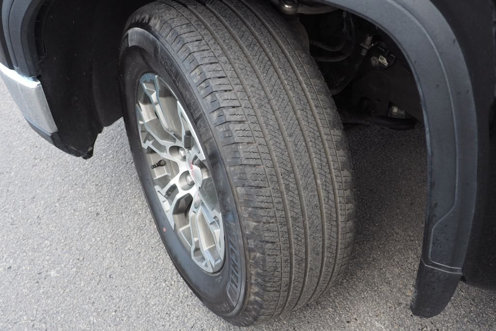 Used 2025 Black GMC SLT image 9