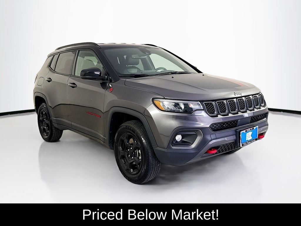 Used 2023 Granite Crystal Metallic Clearcoat Jeep Trailhawk image 1