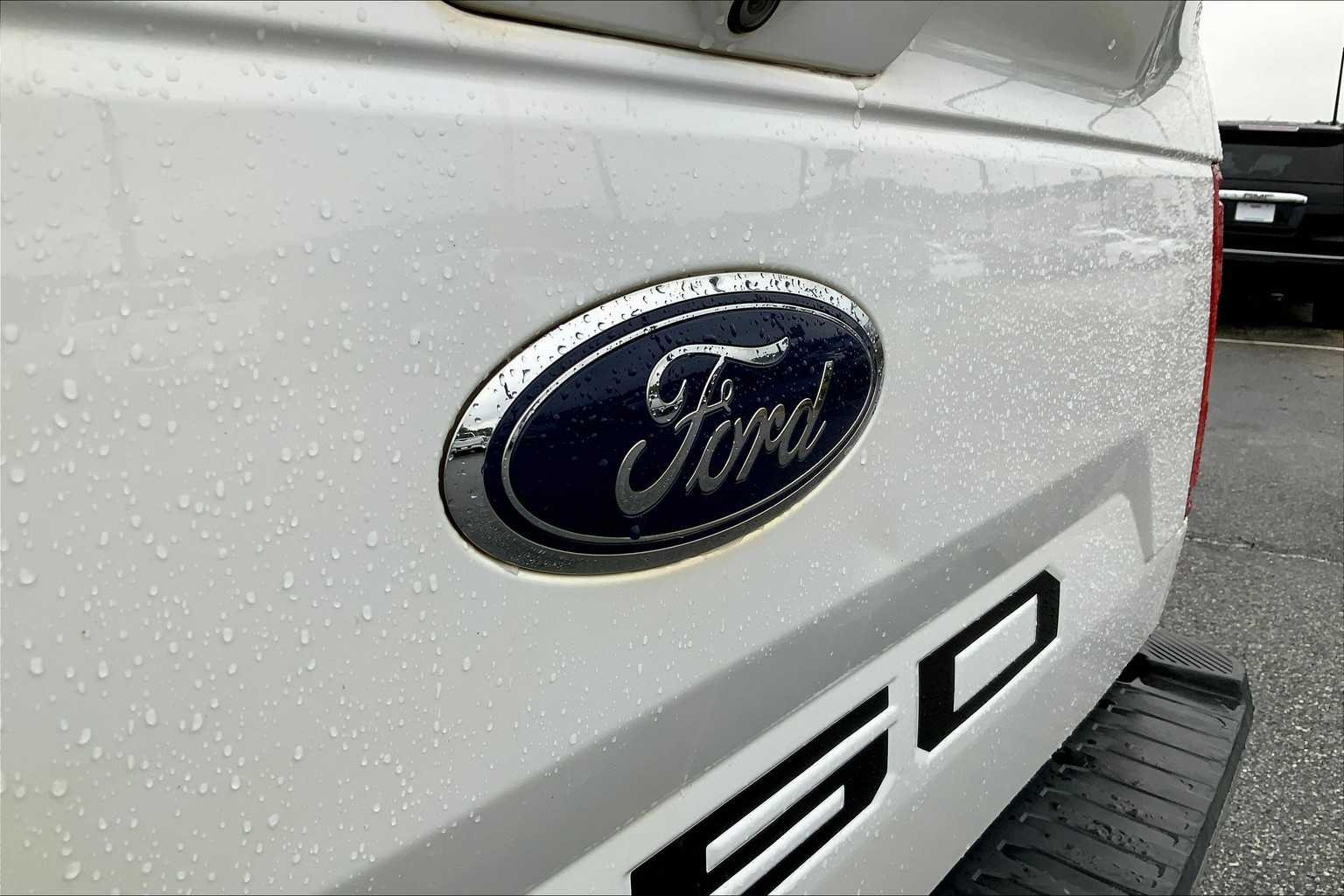 Used 2018 Oxford White Ford LARIAT image 28