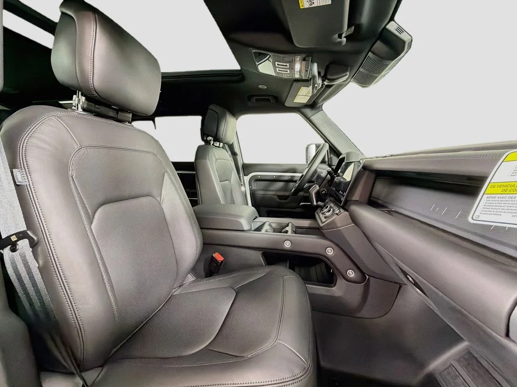New 2026 Fuji White Land Rover X-Dynamic SE image 30