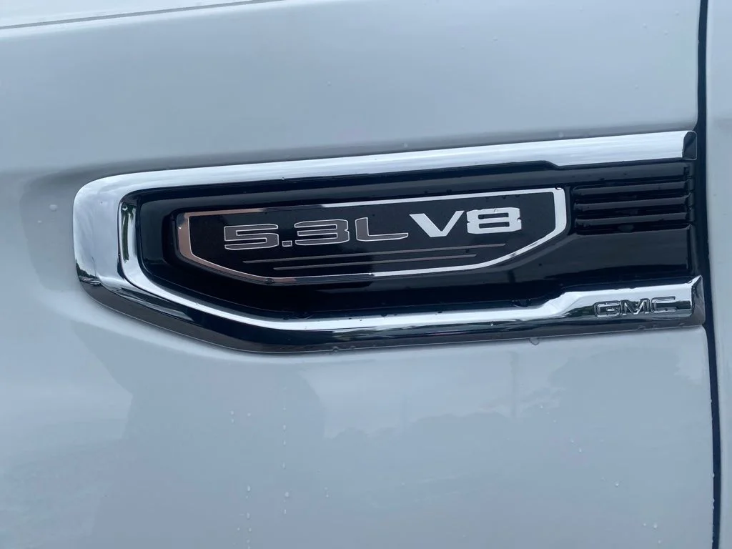 Used 2025 White GMC SLT image 10