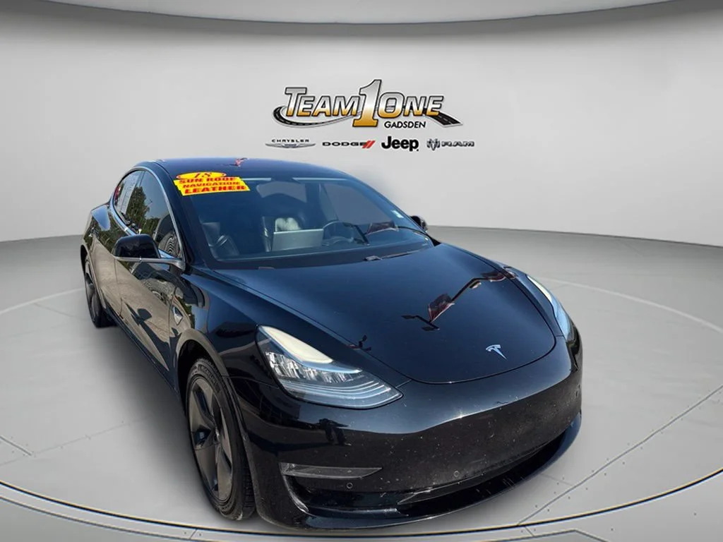 Used 2018 Obsidian Black Metallic Tesla Long Range image 1