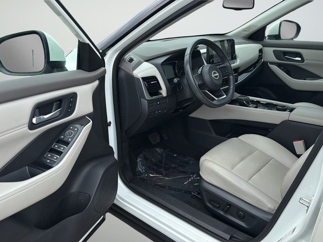 Used 2023 White Nissan SL image 10
