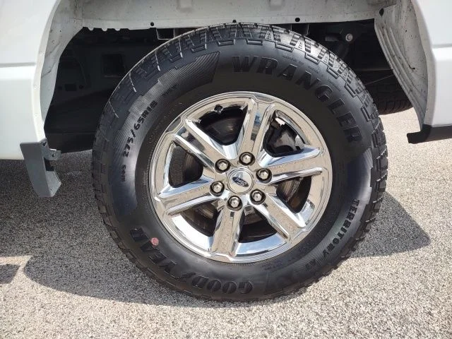 Certified Used 2025 Oxford White Ford XLT image 25