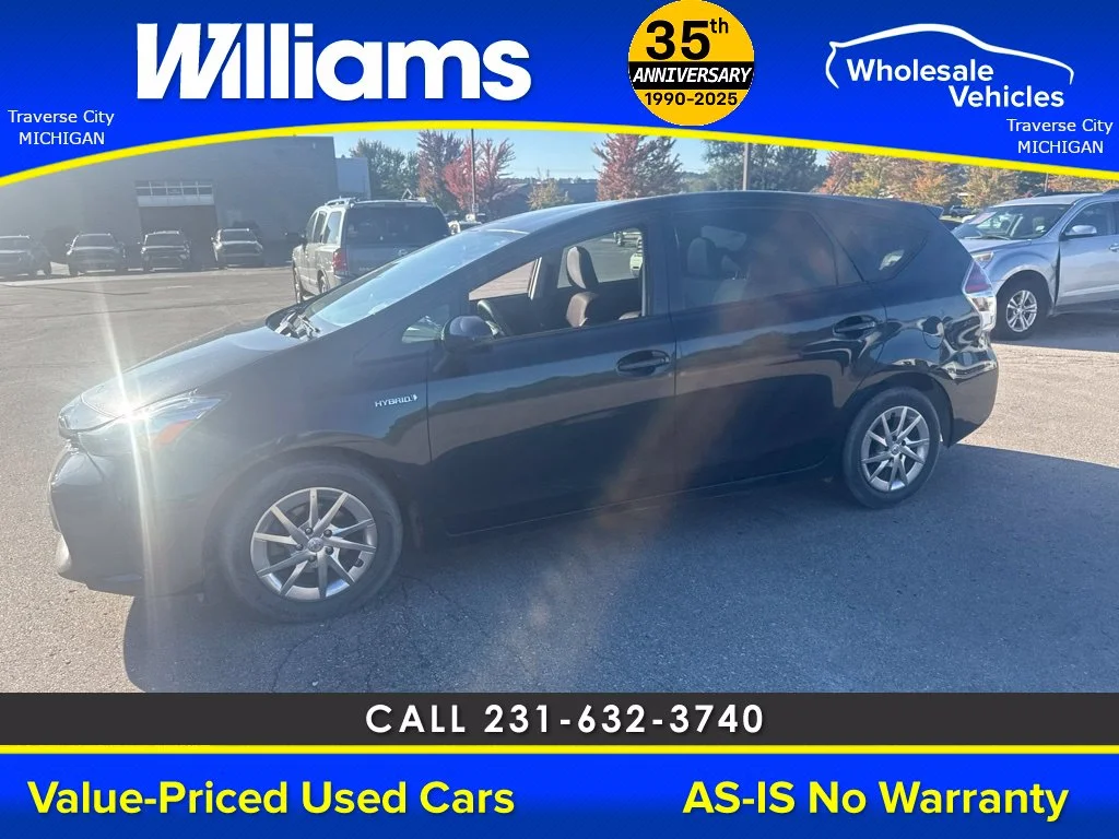 Used 2017 Aqua Toyota Three image 2