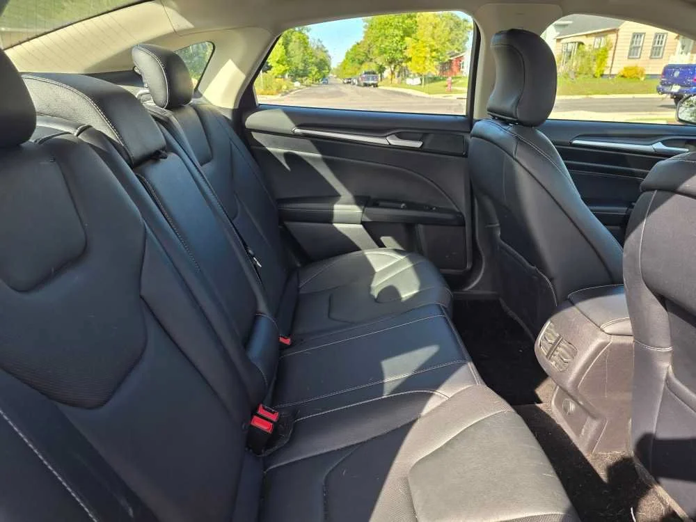 Used 2018 Oxford White Ford Titanium image 7