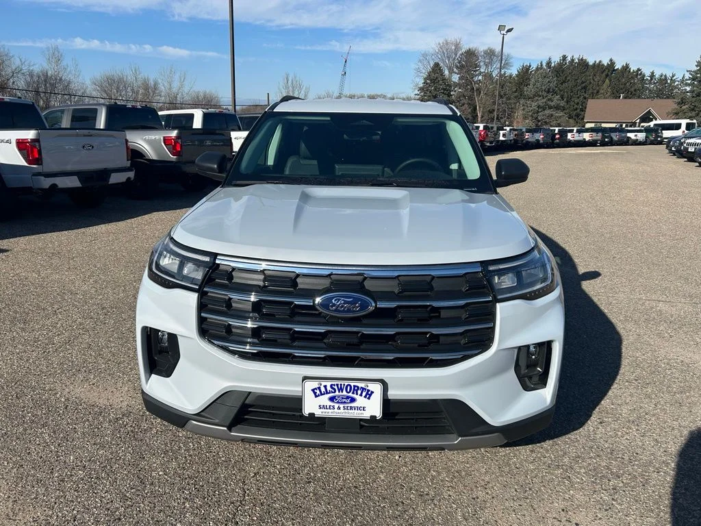 New 2026 Space White Metallic Ford Active image 2