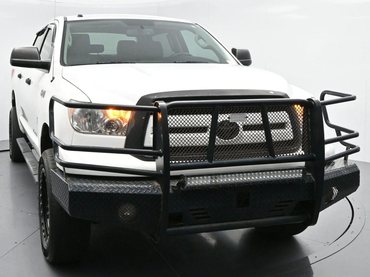 Used 2013 Super White Toyota Grade image 2