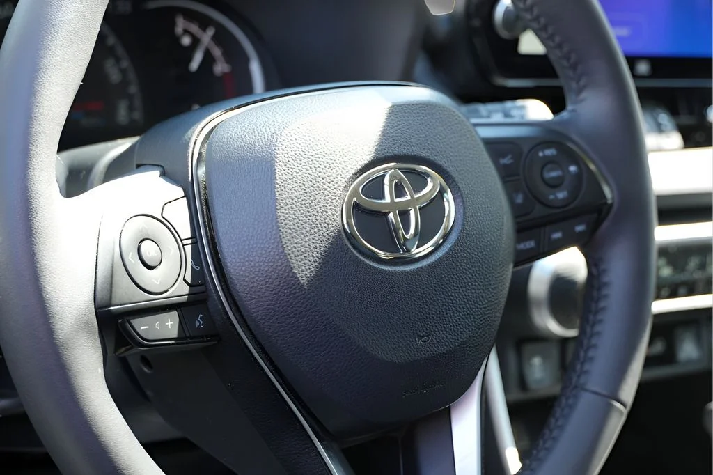 Used 2024 Wind Chill Pearl Toyota XLE Premium image 15