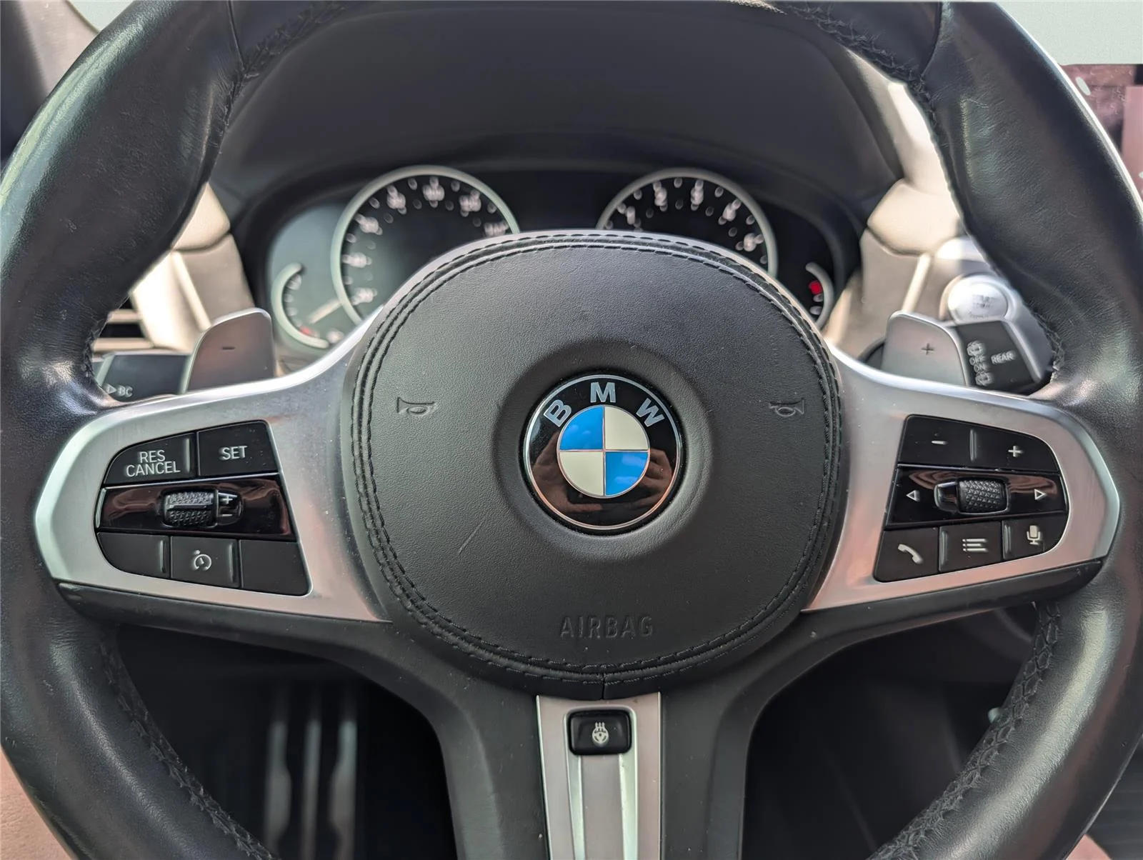 Used 2020 Black Sapphire Metallic BMW sDrive30i image 22