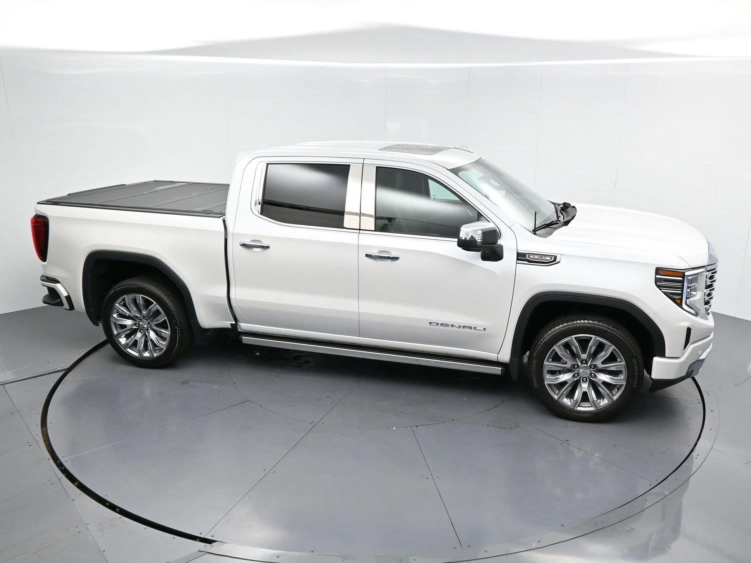 Used 2024 White Frost Tricoat GMC Denali image 40