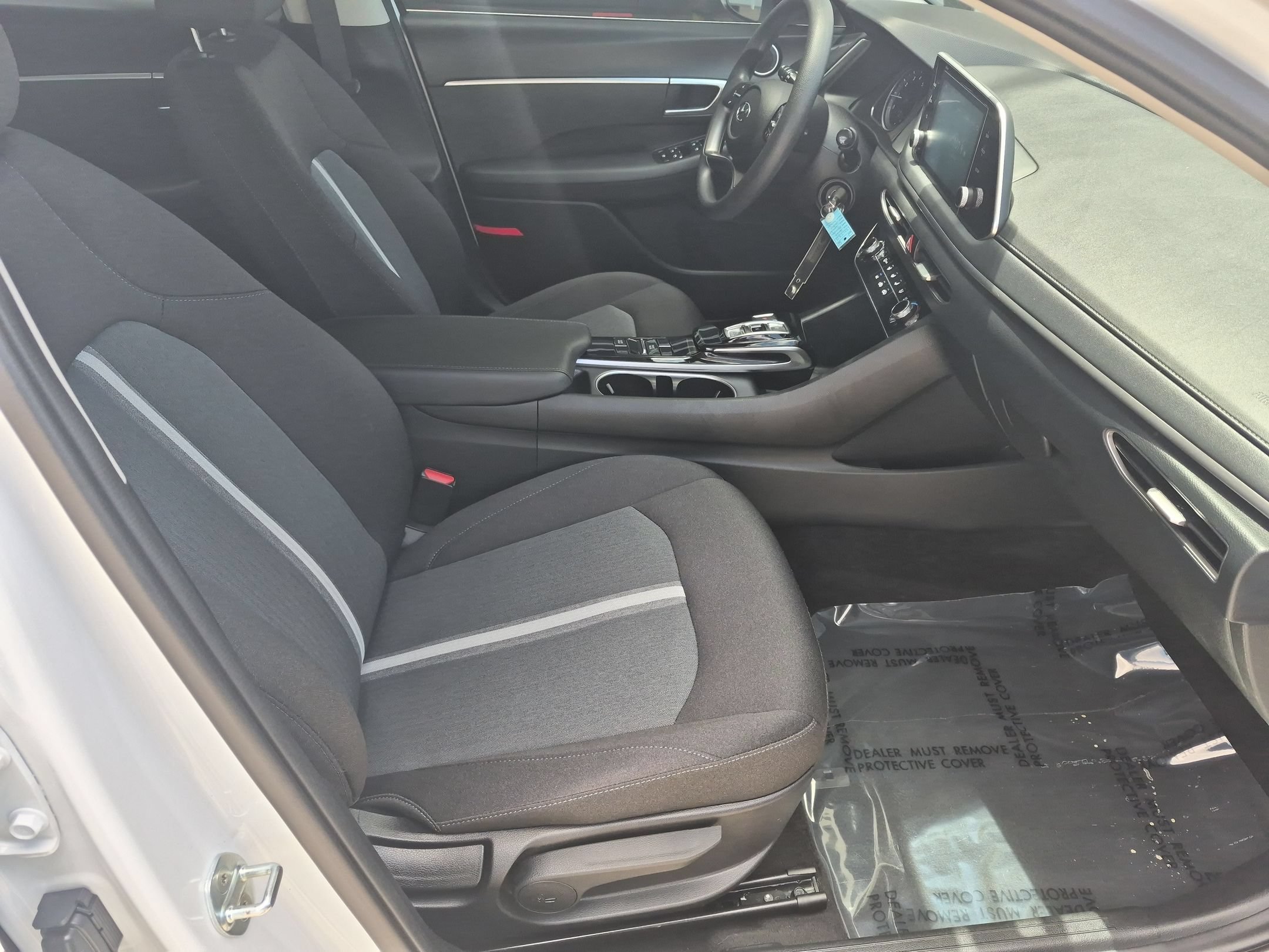 Used 2022 Quartz White Hyundai SE image 26
