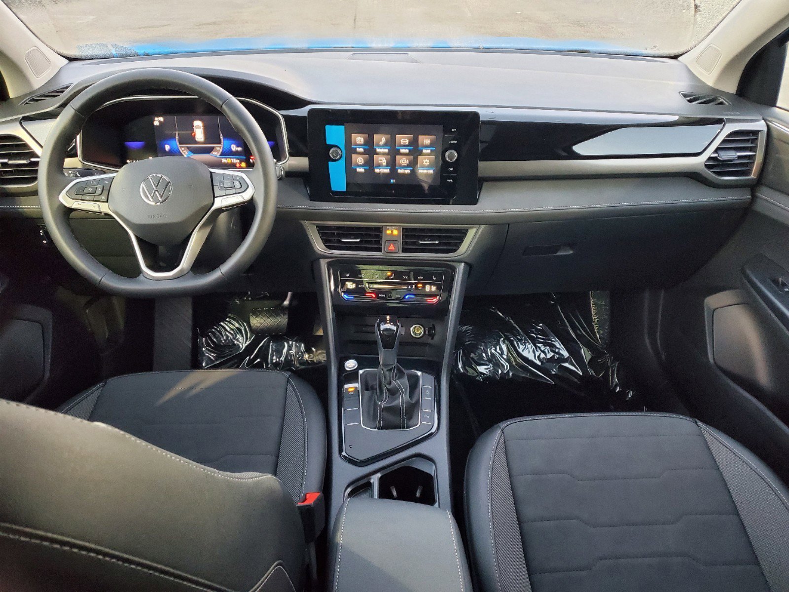 2025 Volkswagen Taos SE Black - Photo 6