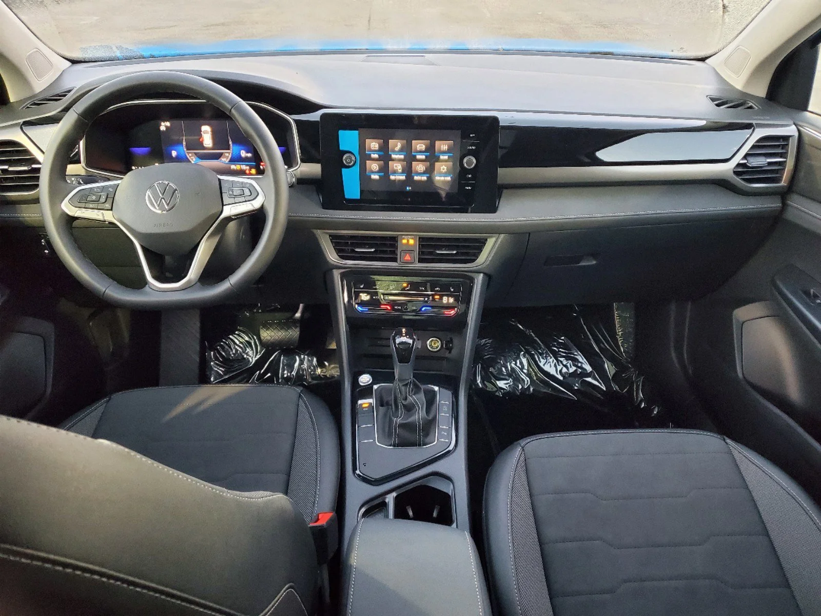 2025 Volkswagen Taos SE Black - Photo 6