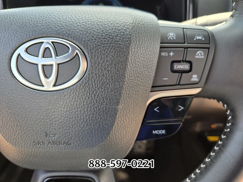 Used 2025 Ice TOYOTA SE image 27