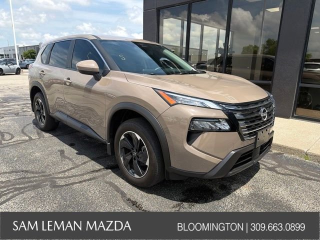Used 2025 Beige/tan Nissan SV image 1