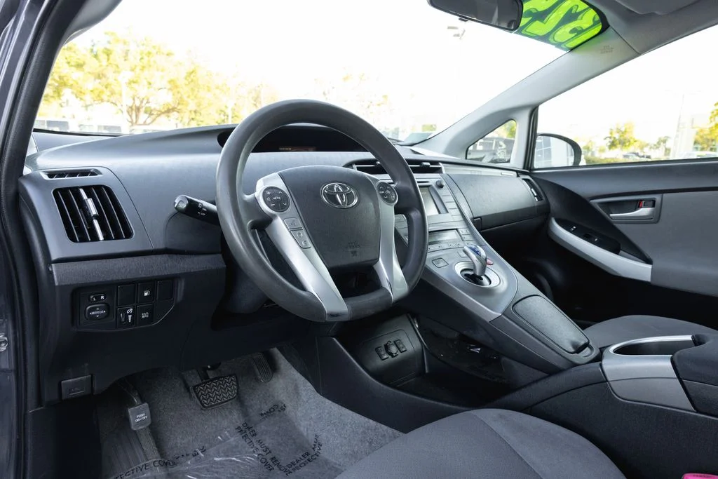 Used 2012 Winter Gray Metallic Toyota Base image 10