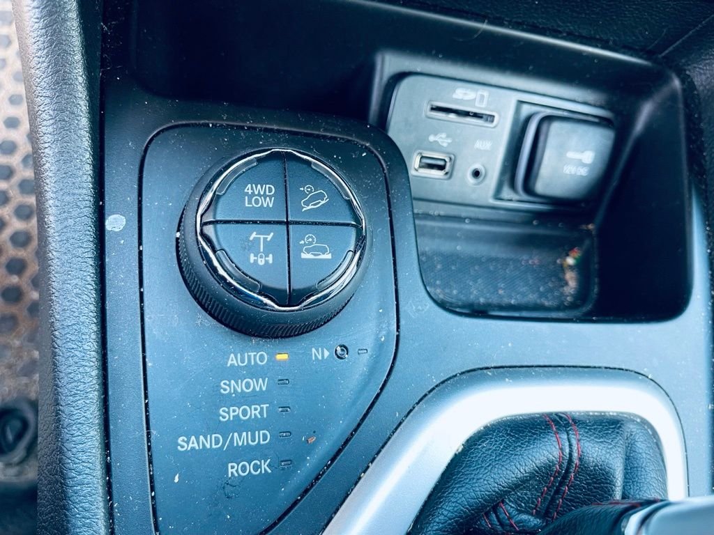 Used 2018 Gray Jeep Trailhawk image 19