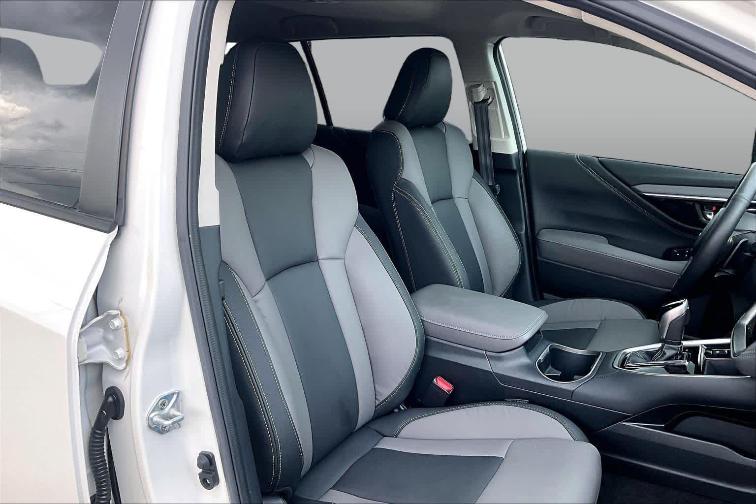 Used 2025 Crystal White Pearl Subaru Onyx Edition image 9