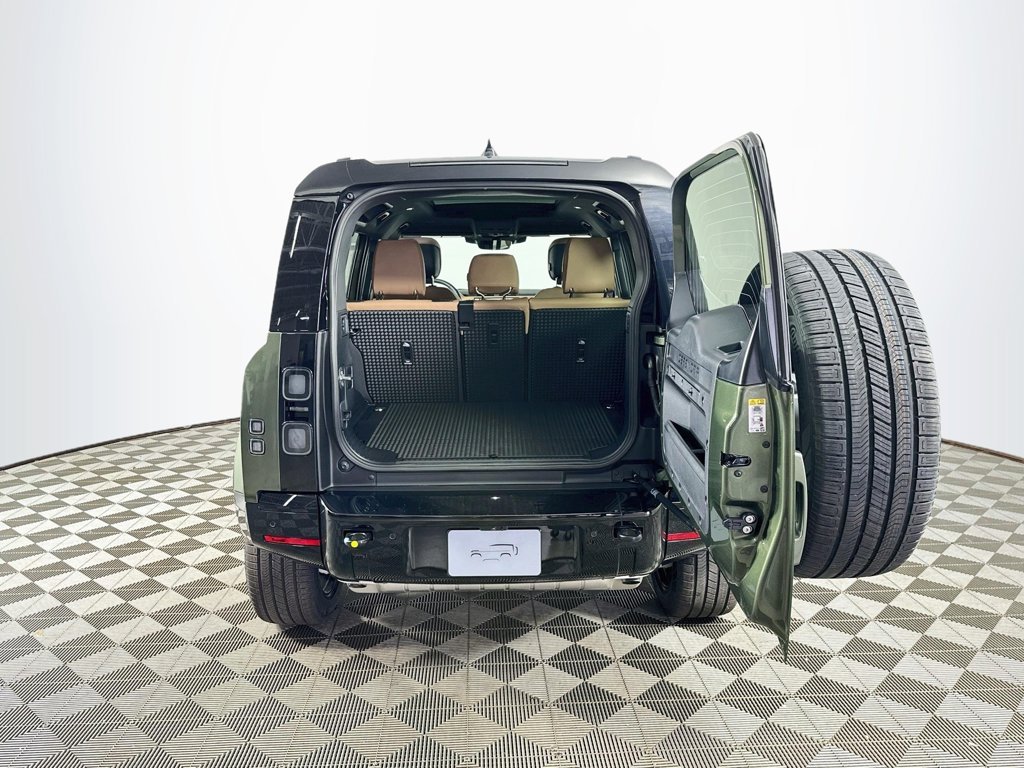 New 2026 Woolstone Green Land Rover X-Dynamic SE image 28