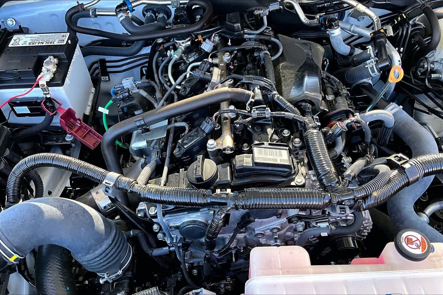 Used 2025 Ice Cap Toyota SR5 image 33