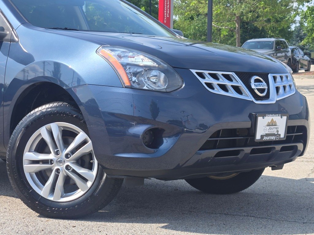 Used 2015 Blue Nissan S image 2