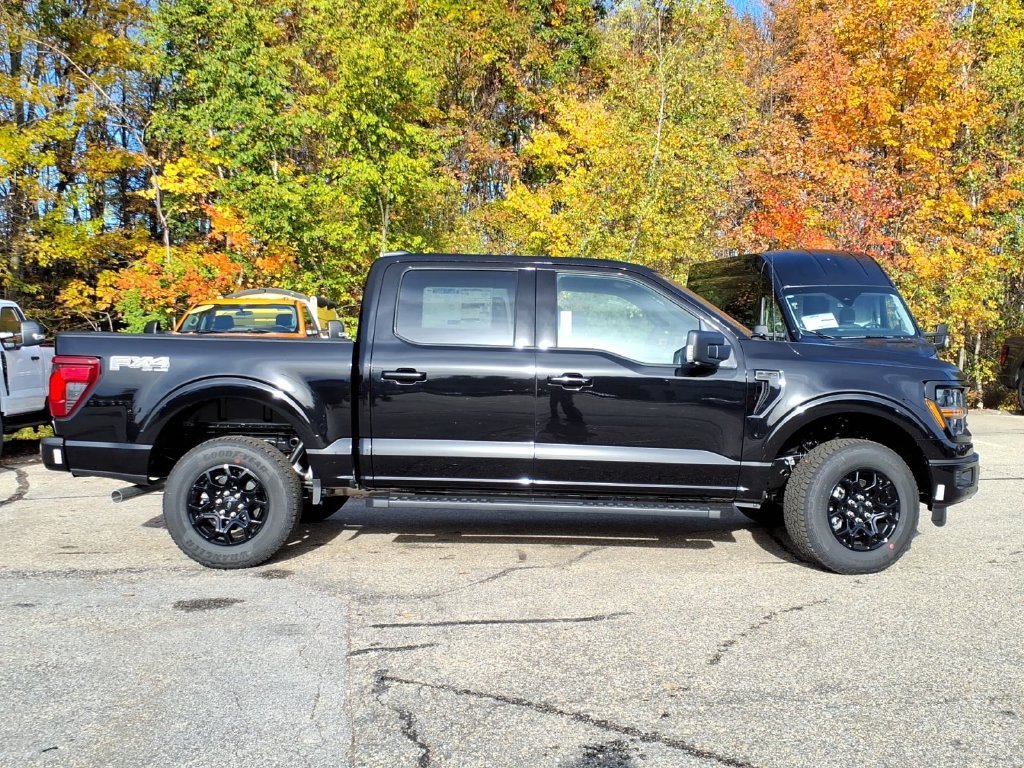 New 2026 Agate Black Metallic Ford XLT image 4