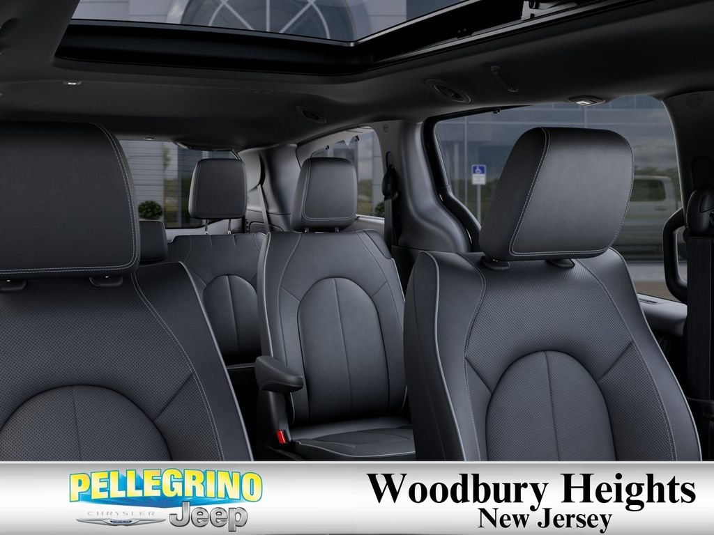 New 2026 Diamond Black Crystal Pearl-Coat Exterior Paint Chrysler Limited image 26