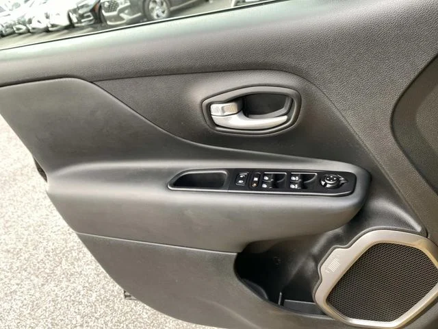 Used 2023 Black Jeep Latitude image 18