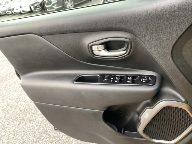 Used 2023 Black Clearcoat Jeep Latitude image 18