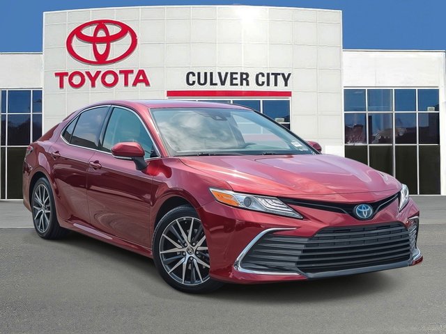 2022 Toyota Camry Hybrid XLE