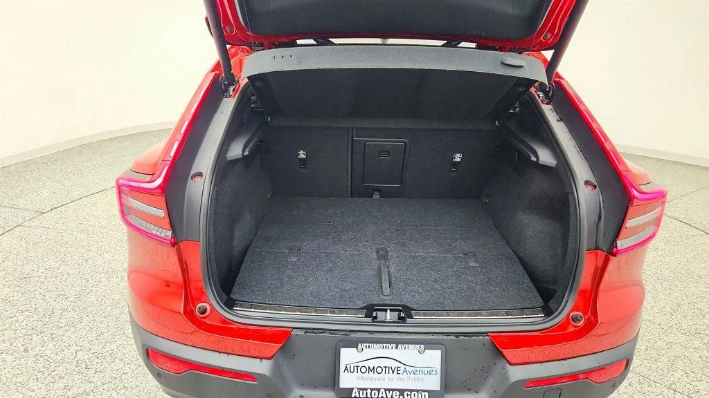 Used 2023 Fusion Red Metallic Volvo Twin eAWD Plus image 22