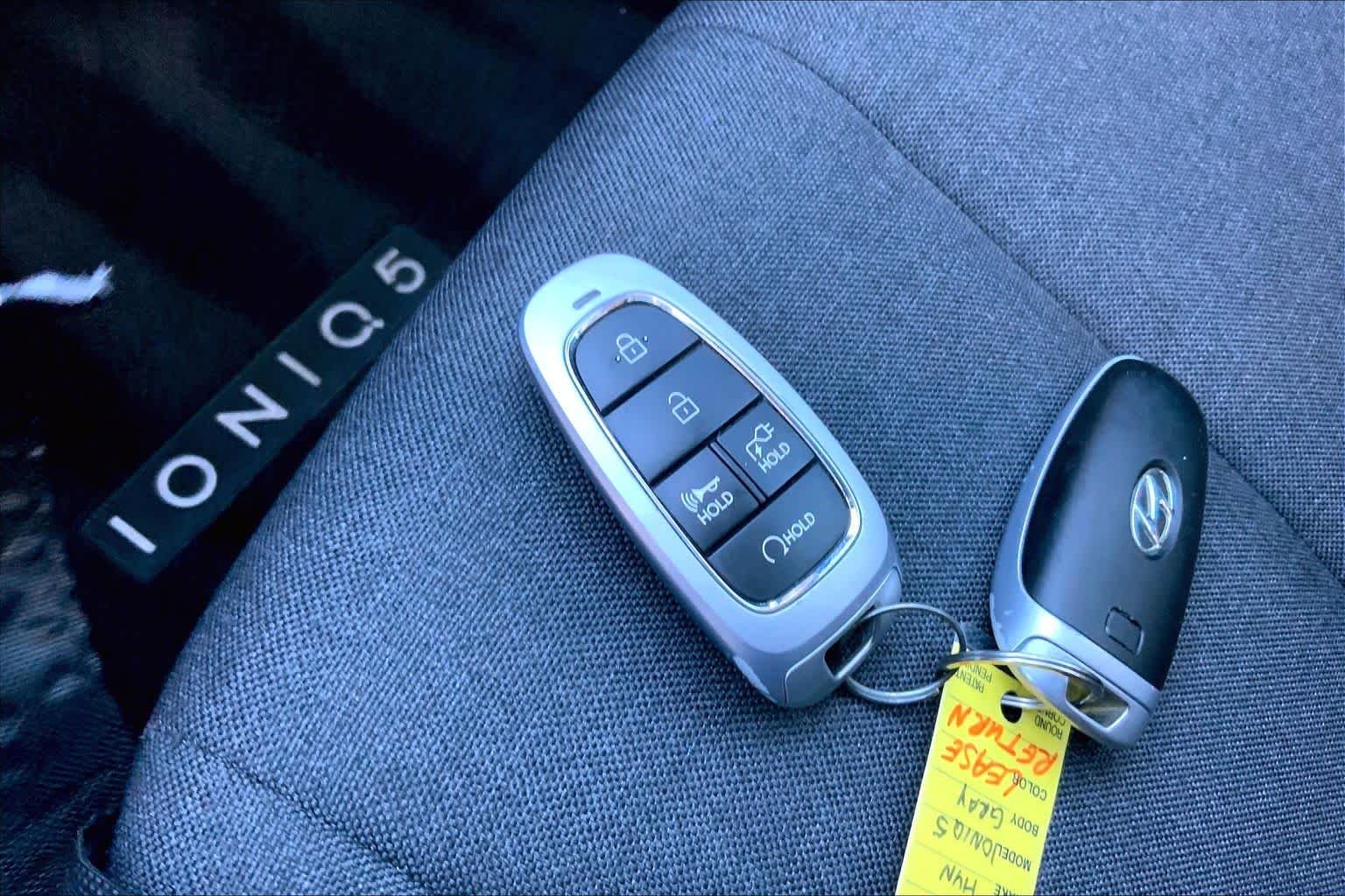 Used 2024 Cyber Gray Hyundai SE image 13
